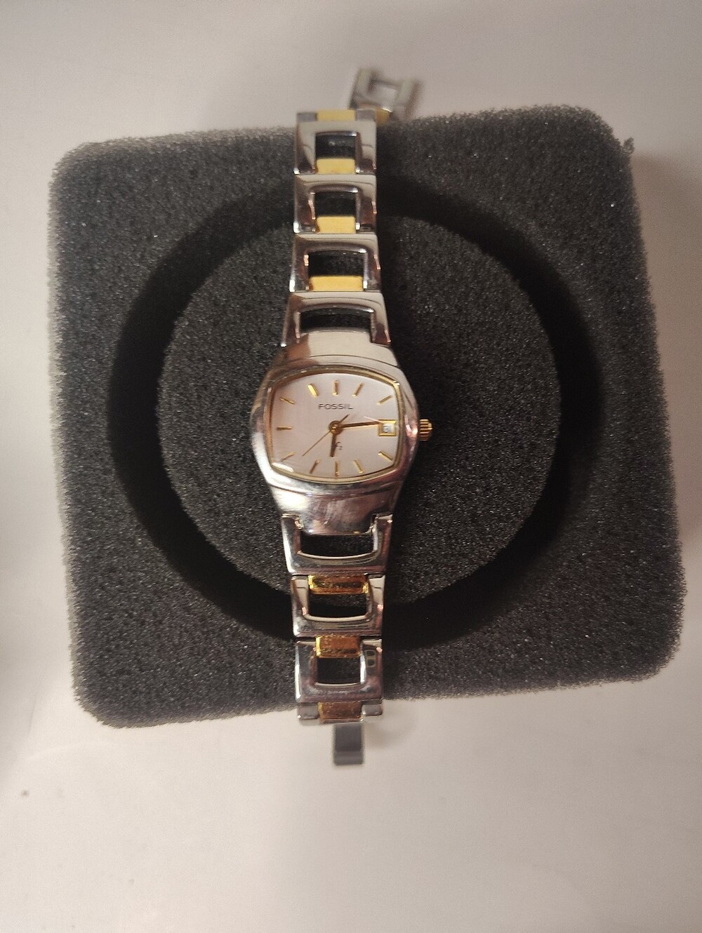 Fossil Women's Stainless Steel watch es3898 W/ Case. Needs Battery